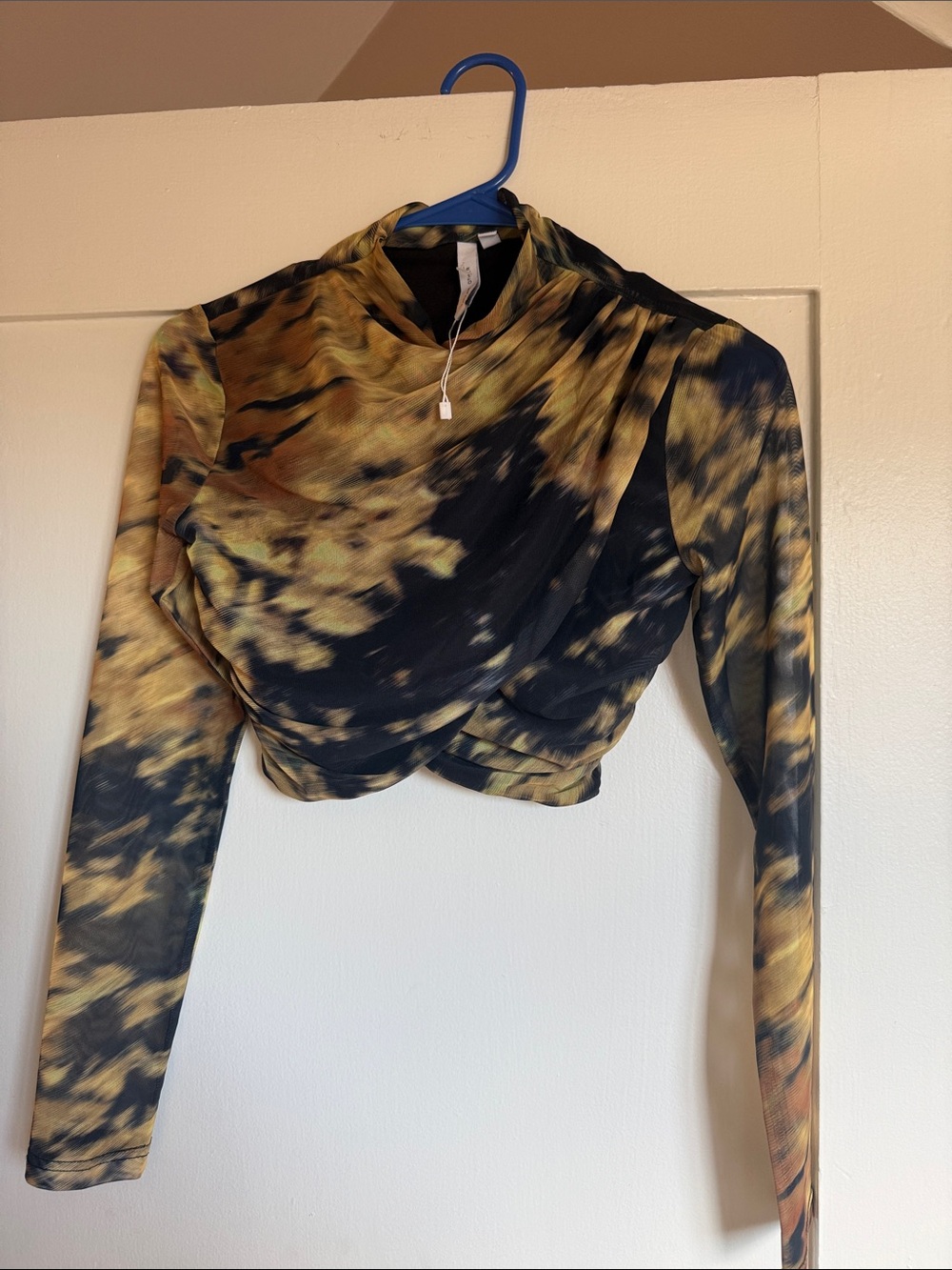 Women's Black and Gold Tie-Dye Long Sleeve Cropped Top